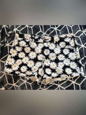 Daisy Print Shorts